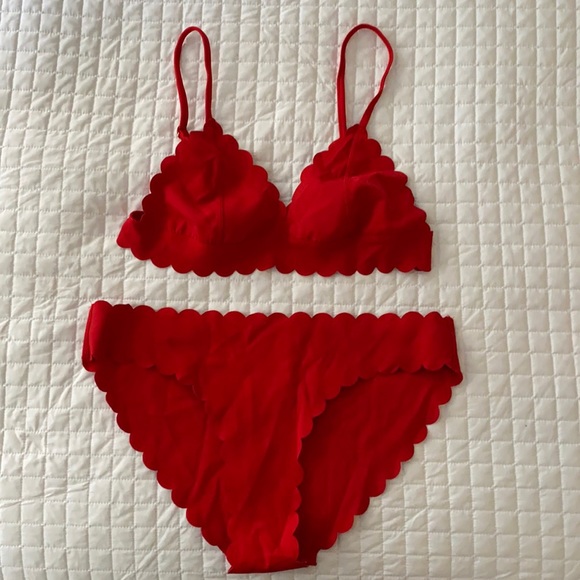 Missguided Scalloped Edge Bikini Brief & Top - Picture 3 of 8